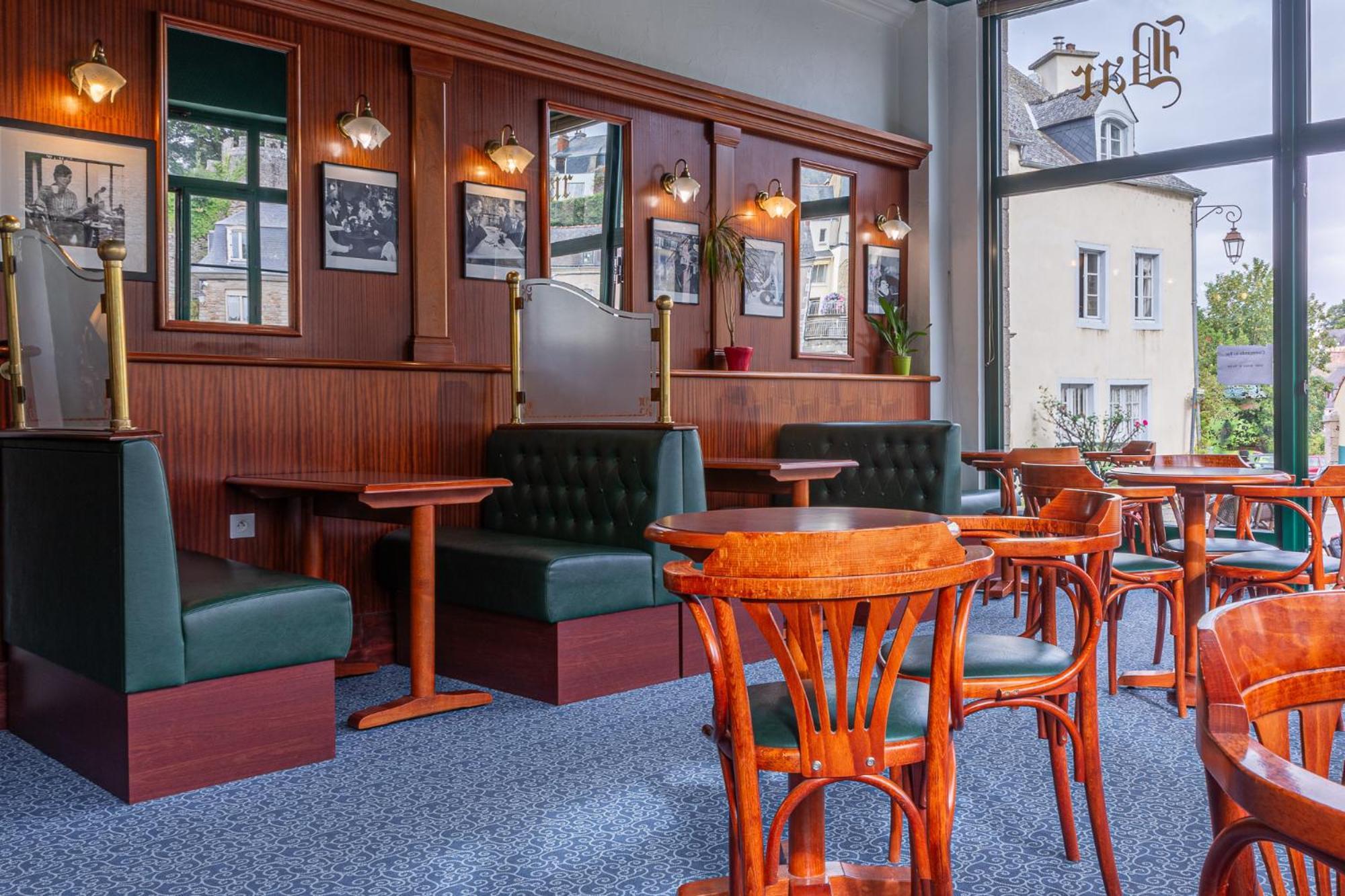 ג'וסלין Hotel Restaurant Du Chateau מראה חיצוני תמונה