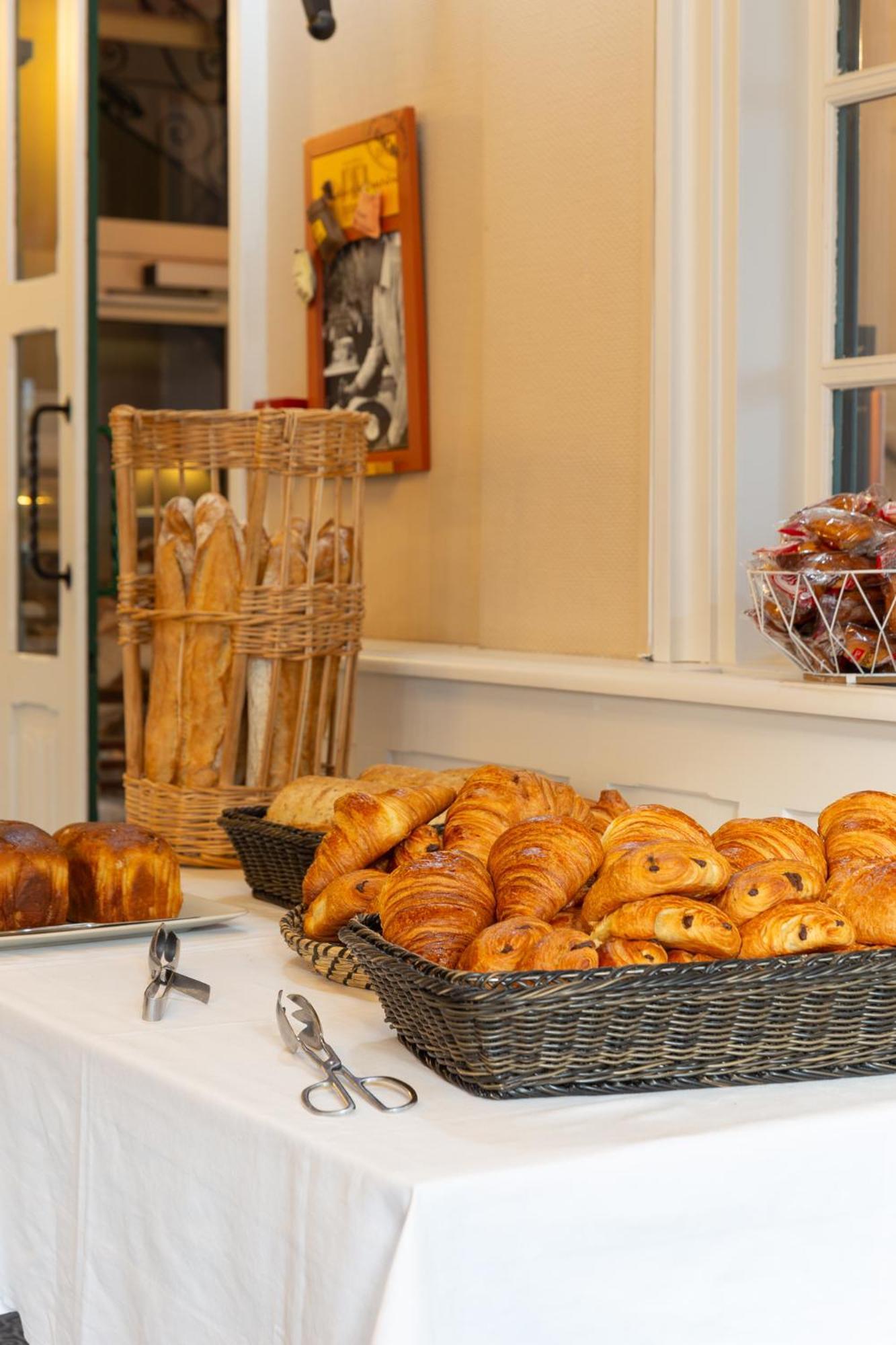 ג'וסלין Hotel Restaurant Du Chateau מראה חיצוני תמונה