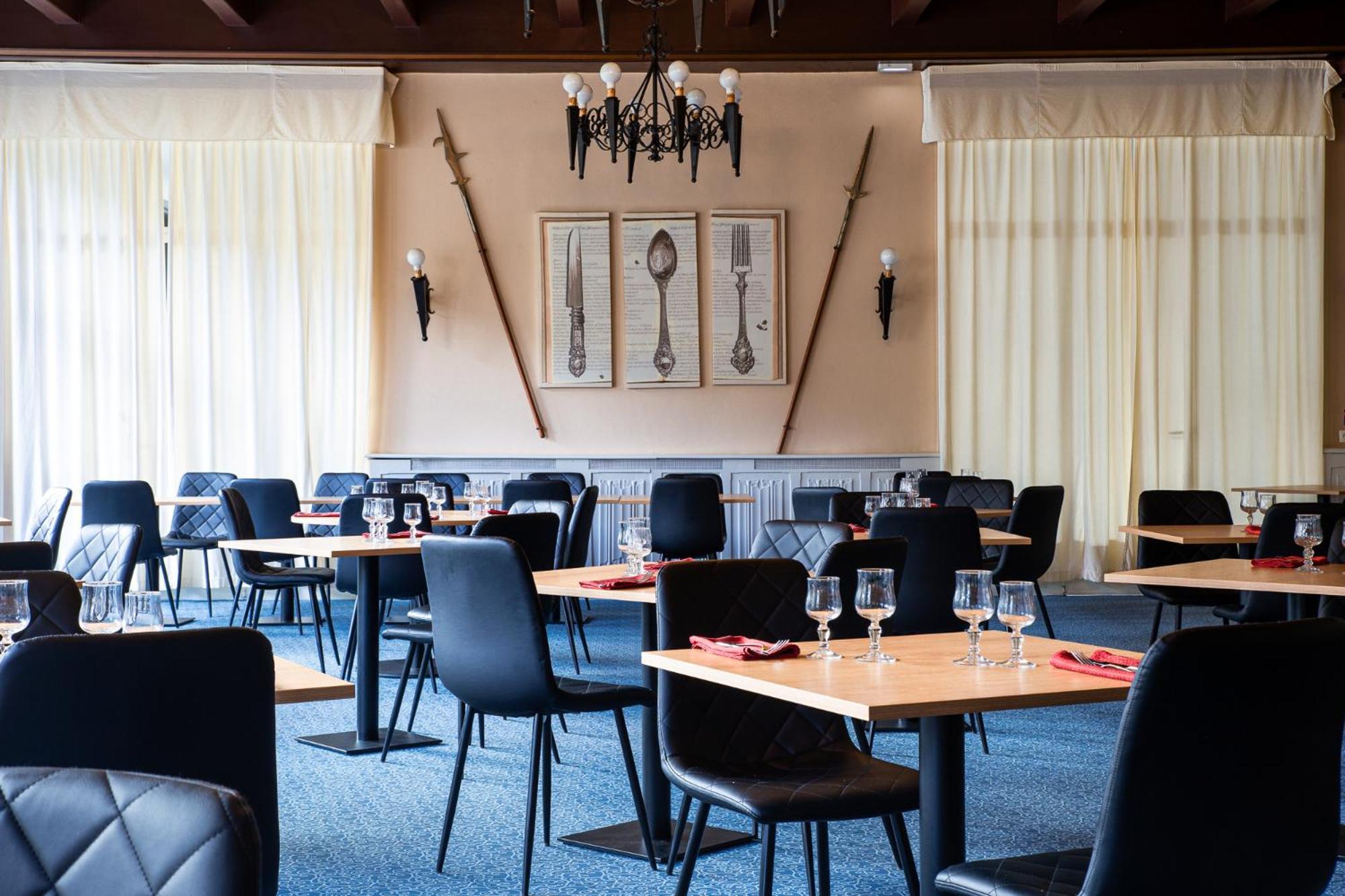 ג'וסלין Hotel Restaurant Du Chateau מראה חיצוני תמונה