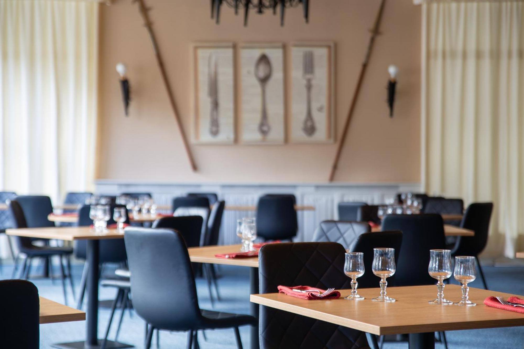 ג'וסלין Hotel Restaurant Du Chateau מראה חיצוני תמונה